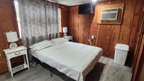 Rainbow Cabin #3 — image 2 of 7