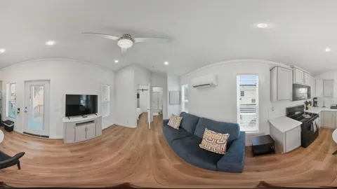 1 Bedroom Deluxe Park Model Lake — image 4 of 4