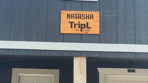 The "Natasha" Cabin: Cozy 3-Bedroom Retreat by the River — image 2 of 25