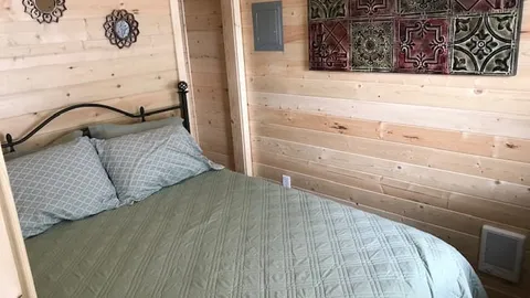 North Lakeview Cabin 4- Loft+1bedroom — image 1 of 6