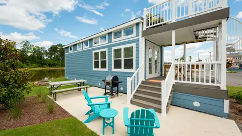 Carolina Cottage 1 Bedroom w/ Rooftop Terrace — image 2 of 12