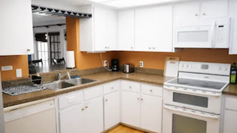 3 Bedroom 2 Bathroom House — image 2 of 10