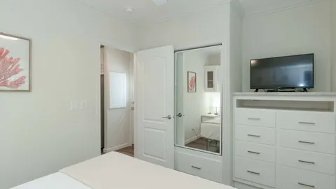 Standard Cottage Rental — image 2 of 10