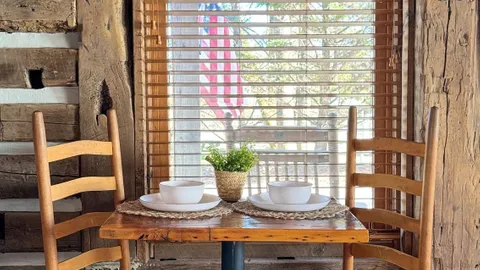 LAUGHING BEAR CABIN — image 2 of 17