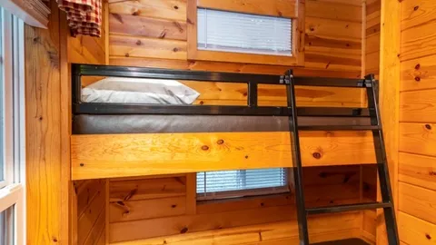 Yogi Bear™ Cabin — image 2 of 8