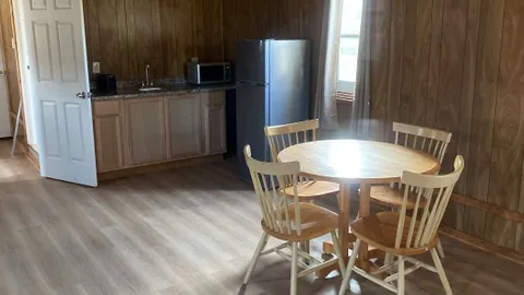 Standard Cabin — image 2 of 9