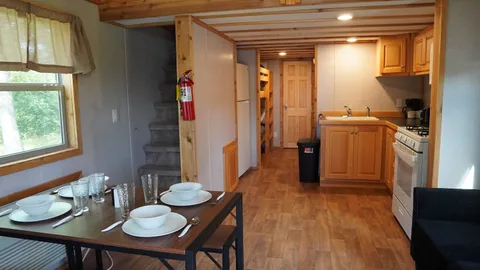 Cindy Bear™ Deluxe Hilltop Hideaways — image 2 of 10