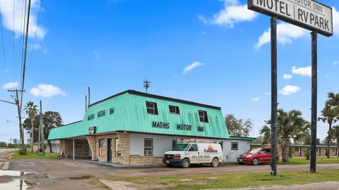 Deluxe Full Hookup RV Site — image 13 of 13