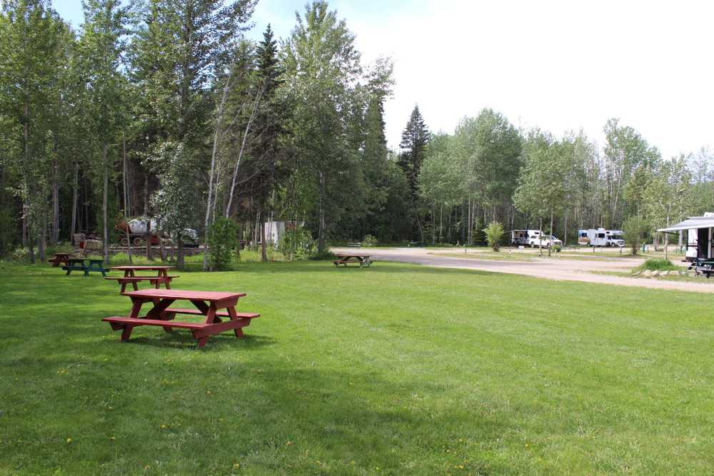 Triple G Hideaway, Fort Nelson, British Columbia - Photo 4