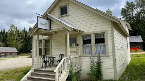 Historic Guest House (no pets) — image 1 of 7