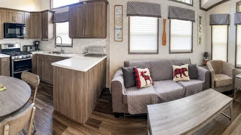 3-Bedroom Deluxe Cottage - McKellar — image 2 of 9